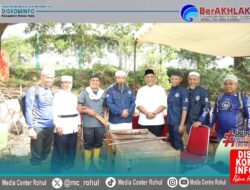 Bupati dan Wakil Bupati Rohul Serahkan Hewan Kurban Bantuan Presiden RI kepada Masyarakat