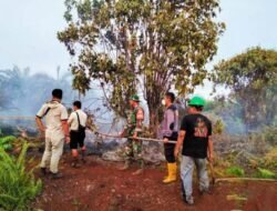 TNI Polri Berjibaku Padamkan Karhutla di Rokan Hulu