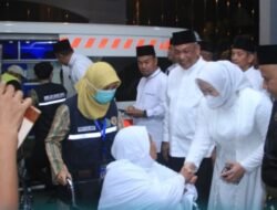 Tiba Selamat di Batam, Bupati  Anton Sambut 343 Jamaah Haji Kloter 9 Asal Rohul