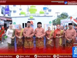 Rohul Tampil Memukau di Pawai Ta’aruf MTQ ke-43 Riau, Bupati dan Wakil Bupati Turun Langsung Bersama Peserta