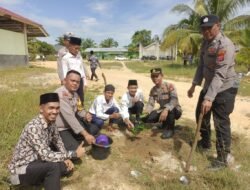 Polres Rokan Hulu Ajak Siswa Tanam Pohon, Wujudkan Sekolah Ramah Lingkungan