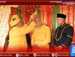 Sakral dan Penuh Marwah, Tuanku Tengku Muhammad Roem Dinobatkan sebagai Junjungan Adat Raja Luhak Kunto Darussalam