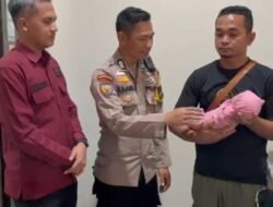 Bripka Nasrul Jamil Jenguk Ibu dan Bayi yang Selamat Pascakecelakaan