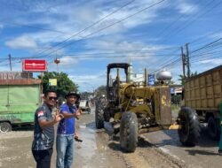 Camat Ujung Batu Sigit Pranjoro: Perbaikan Jalan Dilakukan Bersama Demi Kenyamanan Seluruh Warga