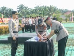 Kapolres Rokan Hulu Pimpin Pisah Sambut Sejumlah Pejabat Utama dan Kapolsek Jajaran, Tekankan Semangat Pengabdian dan Kebersamaan