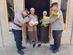 Program JALUR Hadir di Rambah Samo, Polsek Salurkan Bantuan Sembako untuk Warga Kurang Mampu di Teluk Aur