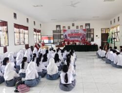 Bekali Keterampilan Menolong, SMKN 1 Bonai Darussalam Gelar Pelatihan PMR Bersama PMI Rohul