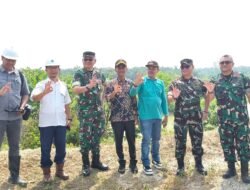 Pastikan Ketersediaan Sumber Air, Tim Mabes TNI Tinjau Embung Sei Rokan di Rokan Hulu